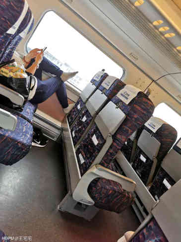 都说高铁很晃,今天算是感受到了