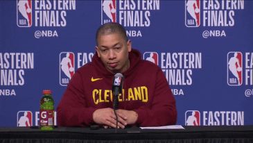 女大学生卖笔是什么操作?