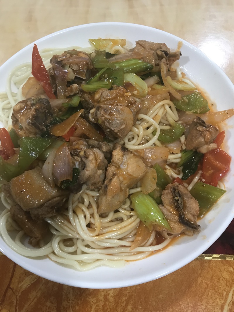 这份来自兰州拉面的红烧鸡块盖浇面什么水平