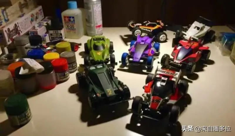 启蒙我的第一套车 当时有部动画片叫《四驱郎》，看完立马就去买了玩具，和小伙伴们玩