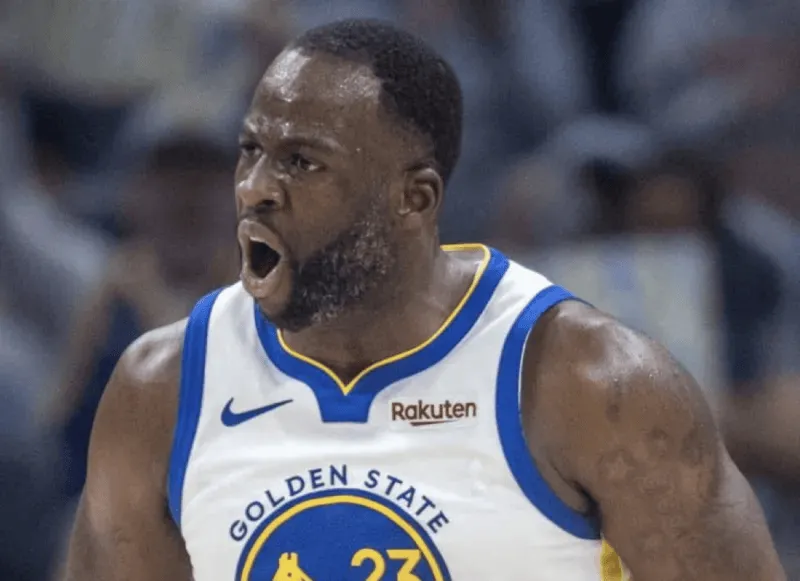 亞馬爾投訴對方禁區內手球，裁判未作表示