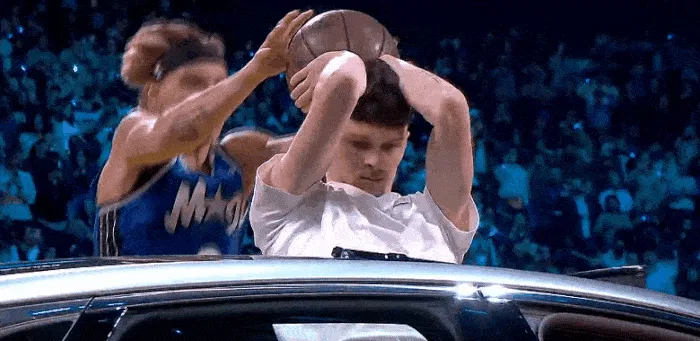 肯尼沃克進(jìn)八個(gè)三分能對(duì)么？