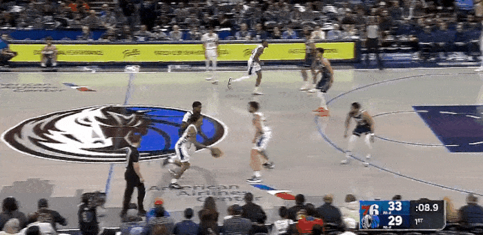 [流言板]希菲诺追身三分再中首节3记三分拿到9分，76人领先独行侠4分