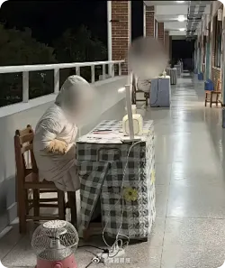 广西一学校老师晚自习坐走廊为学生答疑