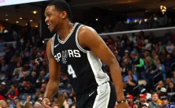 馬卡：卡馬文加因牙痛缺席皇馬訓練 赫伊森可能進入球隊大名單