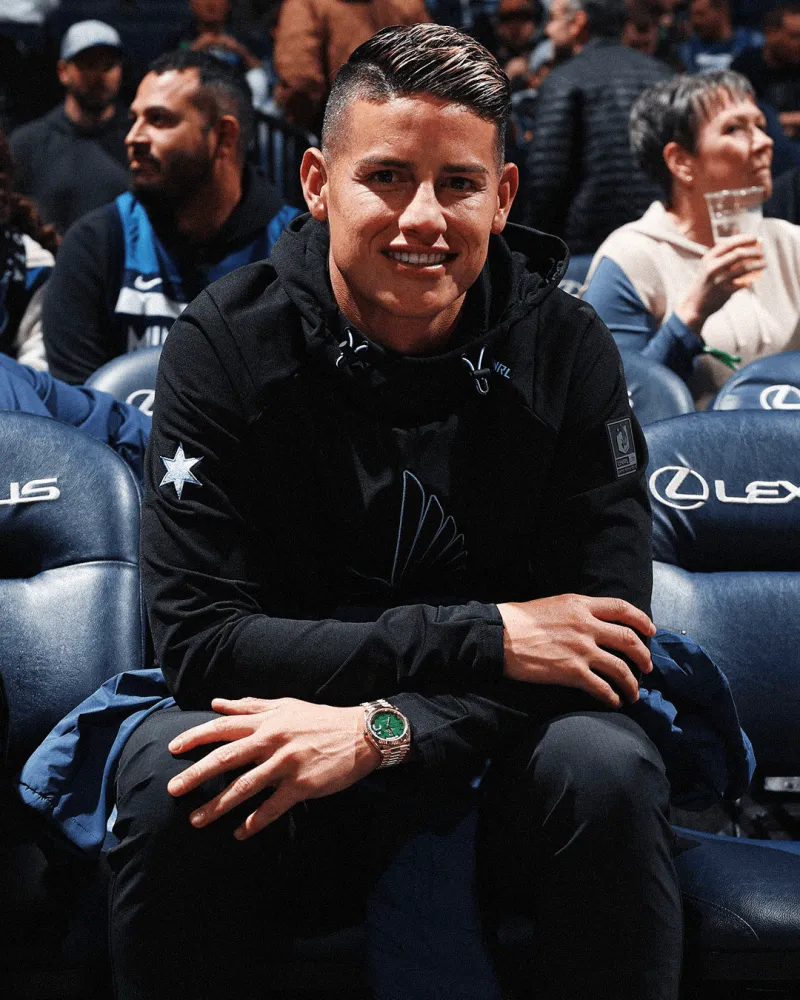 流言板]NBA官方晒照：J罗现场观战森林