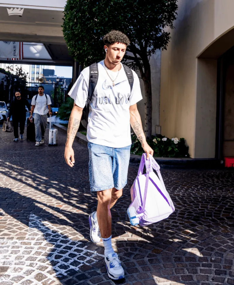 [流言板]被限制！文班先釘板大帽坎寧安，卡斯爾也送坎寧安追身大帽