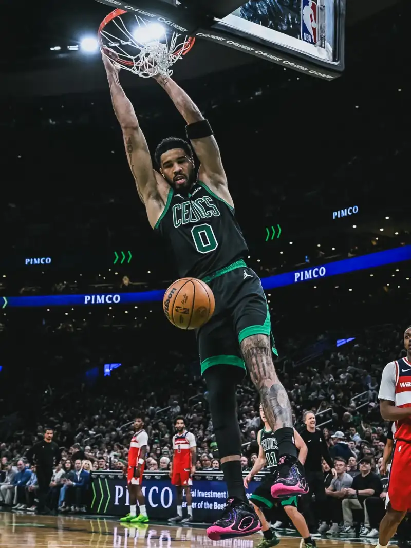 感動！皇馬基地外球迷張貼照片支持羅德里戈，球員發文：感謝??