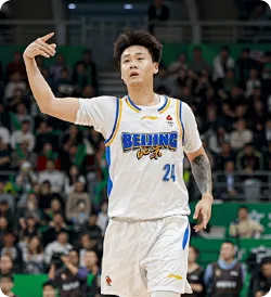 赵睿今晚首次以客队球员身份对阵广东，时隔3年重回广东主场