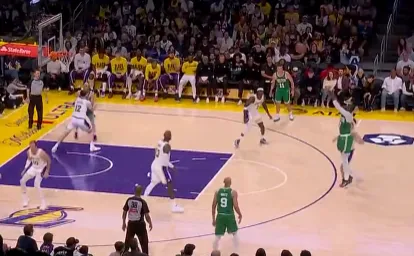 外線投籃狀態(tài)很棒！王麗麗出戰(zhàn)僅11分鐘貢獻(xiàn)17分2助