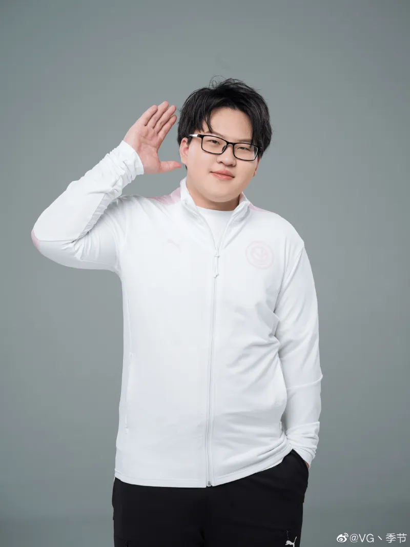 [流言板]掘金官方曬出布勞恩本賽季入場穿搭圖，并配文：微妙的風格