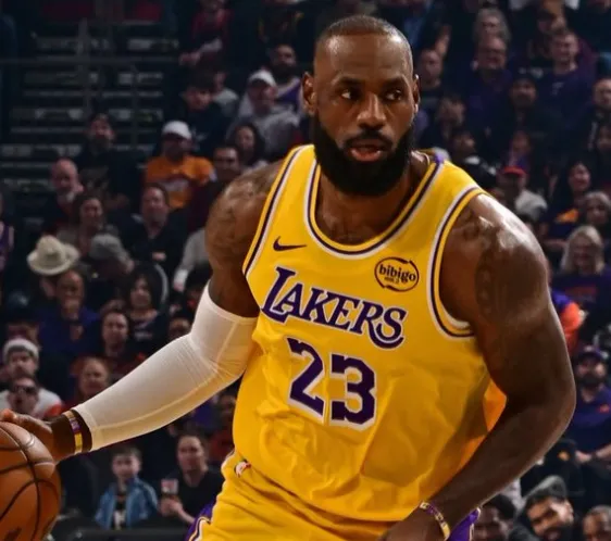 記者：新鵬城引進(jìn)三外援支付了轉(zhuǎn)會(huì)費(fèi)，其中大部分被轉(zhuǎn)會(huì)收入抵消