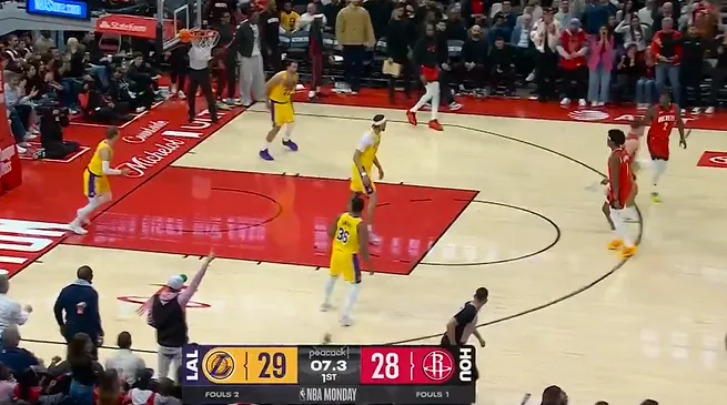 LGD也就最后一把圈好吧？？另外兩把雞不都是狂推進去的？怎么就成圈最好的了，離譜