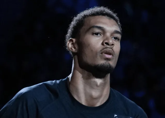 【直播】玩機(jī)器偷看S賽：奧恩能給隊(duì)友打裝備??？那把把給donk發(fā)AK直接Major冠軍