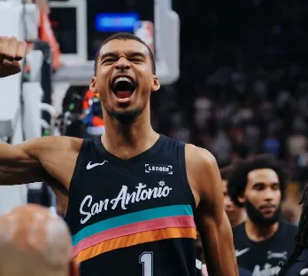 弗里克：佩德里會在下半場踢一段時間，貝爾納爾已經(jīng)做好了準(zhǔn)備