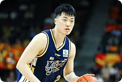 媒体人：张皓嘉不容易啊&被骂了一个赛季，这个球直接救赎
