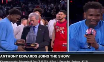 雷迪克：東契奇有球在手時能掌控比賽 他做出了一些非常棒的決策