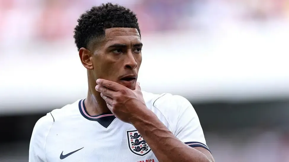 BBC：贝林力压罗杰斯世界杯首场首发；斯通斯+孔萨首发中卫
