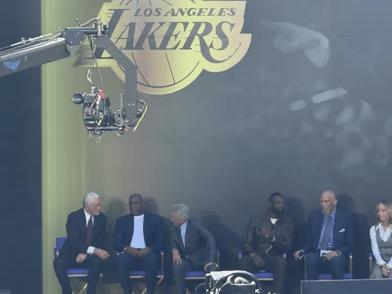 [流言板]AG對陣RW第一局：目前比賽出現暫停情況，請稍作等待