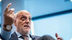 特瓦斯：拿英超做对比是无知；我是皇马球迷但不把主席当神