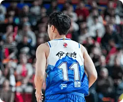 齐麟8中2得到7分3篮板3助攻，阿不都6中2得到7分4篮板2助攻