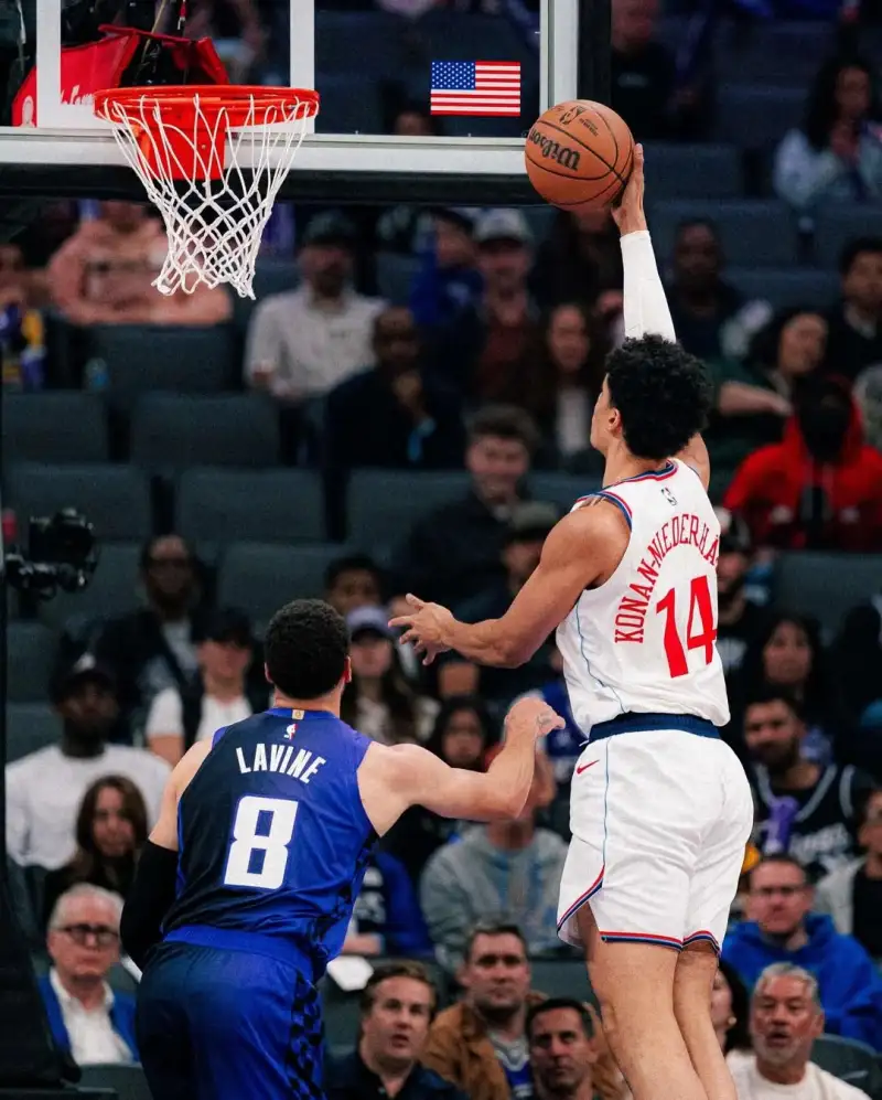 [流言板]格林談阿爾達馬：為討罰球躺地上演戲像死了一樣，活成小丑