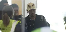世体：拉菲尼亚返回巴塞罗那，已前往训练基地进行恢复治疗