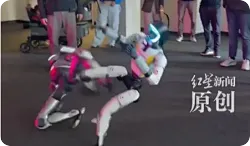美国“人形机器人格斗大赛”上演中国德比：宇树PK众擎