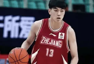 张洪硕全场出战16分钟,6中3得到10分2板1盖帽