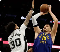 NBA官方：约基奇成为历史第一位同时领跑篮板和助攻榜的球员