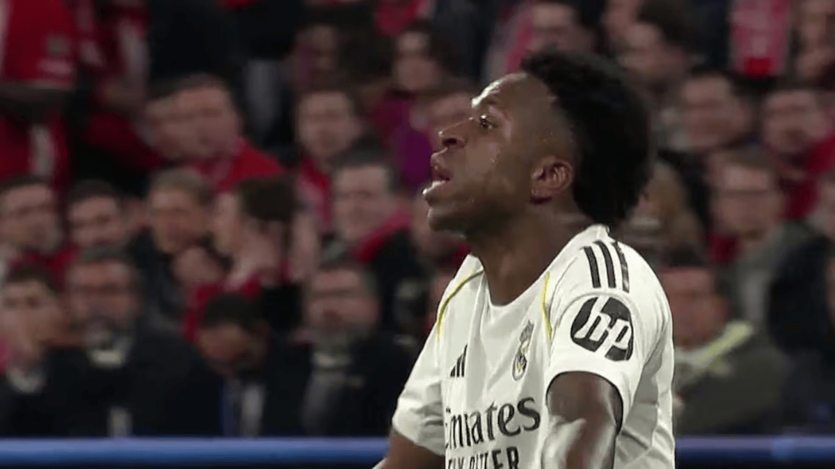 贝林厄姆抱怨维尼修斯未传球，后者：你想怎样？闭嘴吧