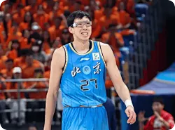 媒体人：周琦最大的困难是体能，出场35分钟是警戒线