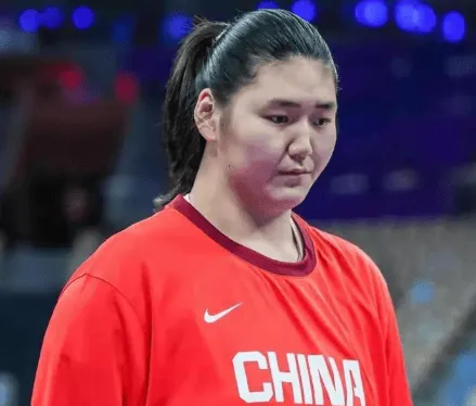 流言板]媒体人：张子宇太难了一上场女篮就被尤文图特追着打