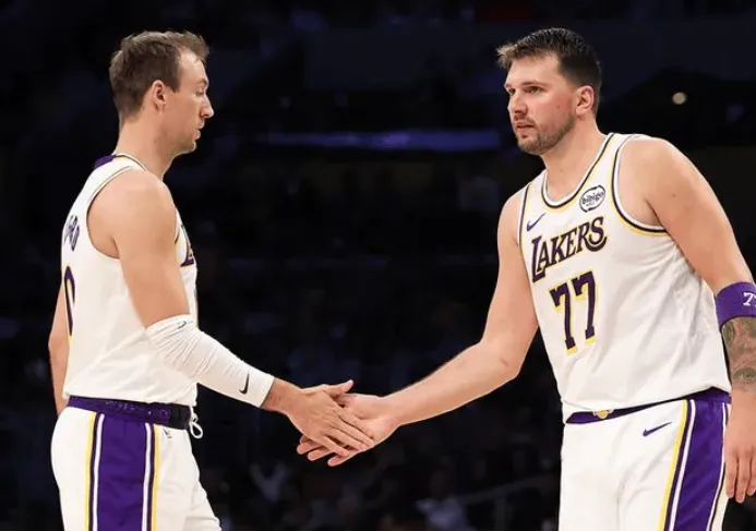 [流言板]波爾津吉斯近6戰(zhàn)場均24.4分8.2籃板1.6封蓋，命中率58%