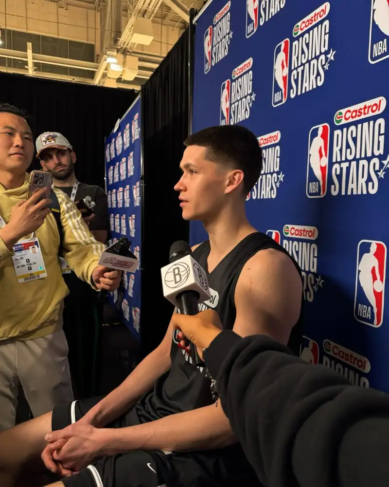 法媒:馬賽后衛阿格德在機場遭一名精神狀態不穩定的男子襲擊 法媒:馬賽后衛阿格德在機場遭一名精神狀態不穩定的男子襲擊