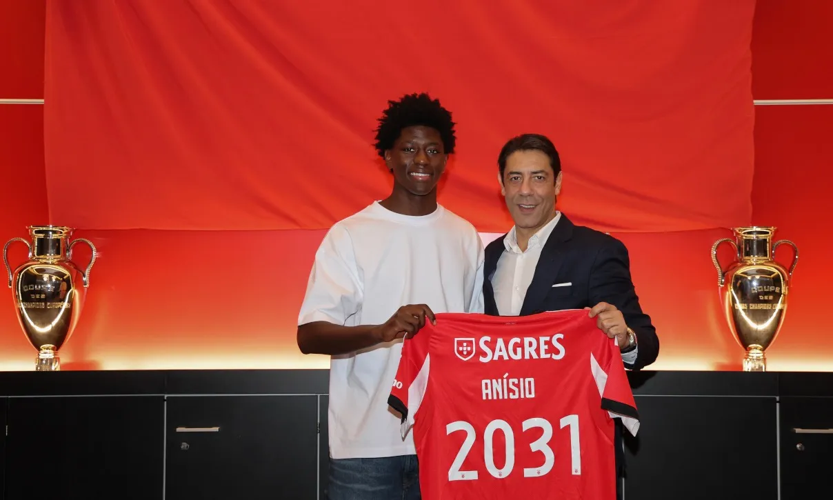 流世界杯-足球赛事比分体育网言板]本菲卡官方：与18岁新星阿尼西奥续约；新合同至2031年