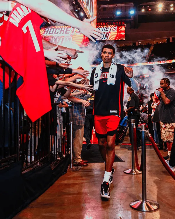 [流言板]主持唯嘉曬照：距離滑雪高手只差一步換一雙腿