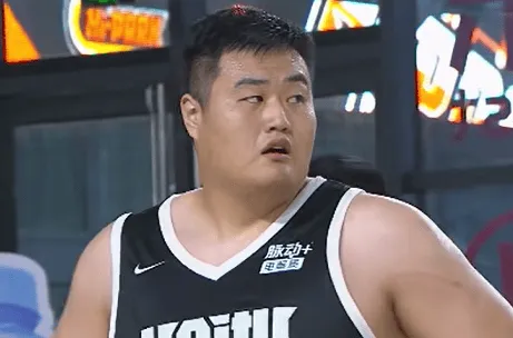 Li Shengzhe mid-rebound