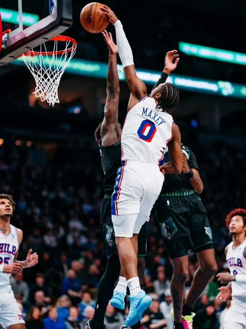 格列茲曼本場數據：1粒進球，3射2正，2次關鍵傳球，評分7.8分