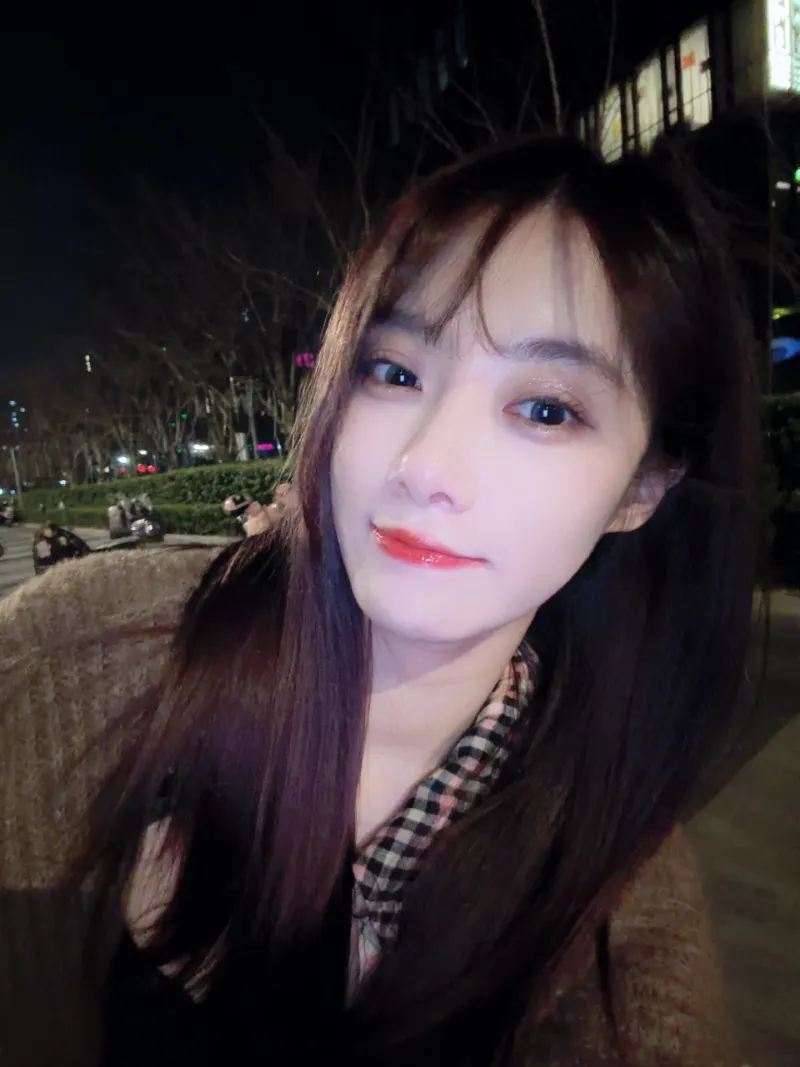 [流言板]主持小钰晒照：出门吃好吃的了，你们呐？-英雄联盟丨LPL-虎扑社区